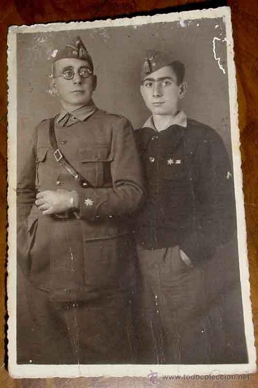 Military Antiques: ANTIGUA FOTOGRAFIA DE UN TENIENTE CORONEL Y UN ALFEREZ HERIDO EN COMBATE, PLENA GUERRA CIVIL ESPA&Ntilde;OL