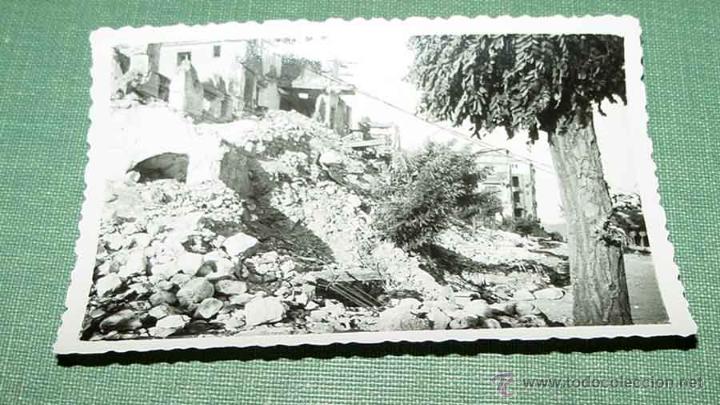 Military Antiques: Antigua Fotografia de las ruinas de la ciudad de Teruel - Plena Guerra Civil - zona de actuaci&oacute;n de