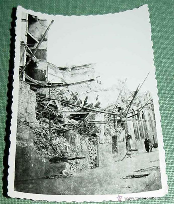 Military Antiques: Antigua Fotografia de las ruinas de la ciudad de Teruel - Plena Guerra Civil - zona de actuaci&oacute;n de
