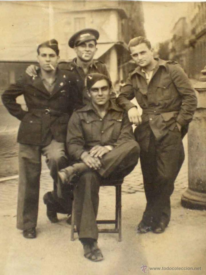 Military Antiques: ANTIGUA FOTOGRAFIA GUERRA CIVIL ESPA&Ntilde;OLA, MILITARES POSANDO . MIDE 8,9 X 7 CMS.