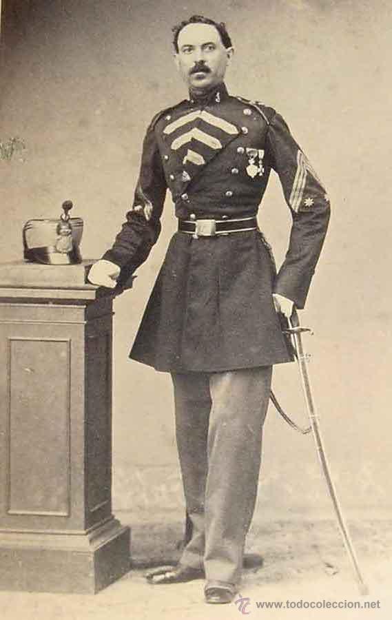 Militaria: FOTOGRAFIA ALBUMINA SIGLO XIX DE GABINETE MILITAR OFICIAL  APROX.1850 ( 10,5 X 6 CM.) EXCEPCIONAL -