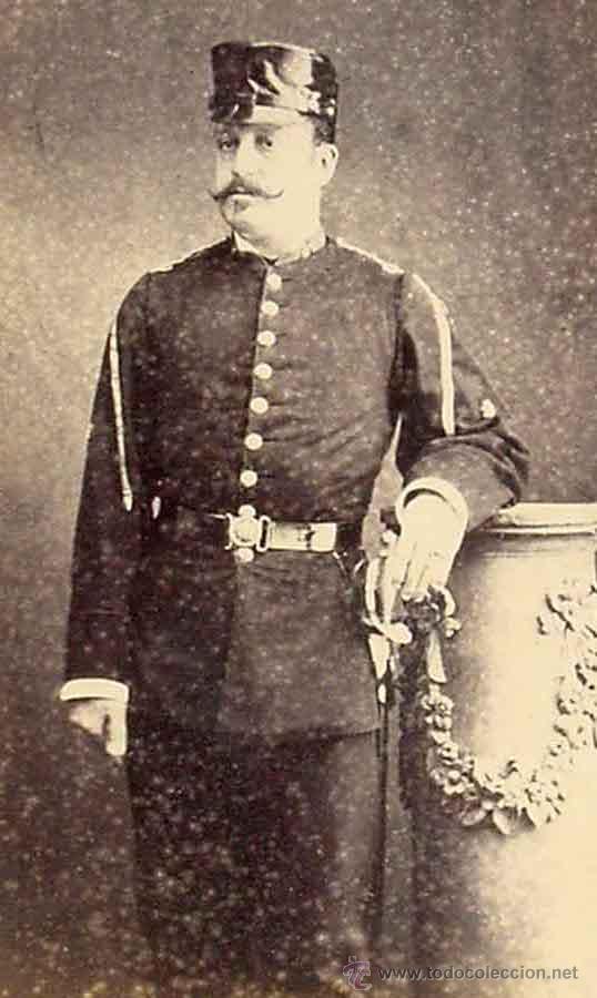 Militaria: FOTOGRAFIA ALBUMINA SIGLO XIX DE GABINETE MILITAR OFICIAL ( 10,7 X 6,5 CM.) 1860 APROXIMADAMENTE EXC