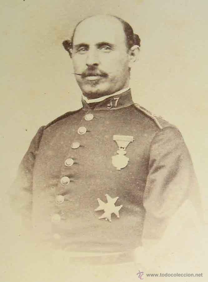 Military Antiques: FOTOGRAFIA ALBUMINA SIGLO XIX DE GABINETE MILITAR OFICIAL ( 10,7 X 6,5 CM.) 1860 APROXIMADAMENTE - E
