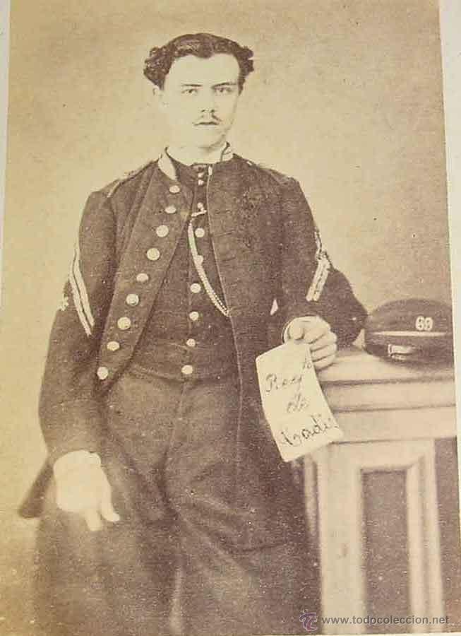 Militaria: FOTOGRAFIA ALBUMINA SIGLO XIX DE GABINETE MILITAR OFICIAL ( 10,7 X 6,5 CM.) 1860 APROXIMADAMENTE - E