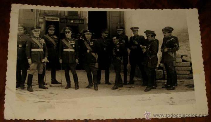 Military Antiques: ANTIGUA FOTOGRAFIA DE MILITARES ESPA&Ntilde;OLES, TAMA&Ntilde;O POSTAL  Y FECHADA EN JULIO DE 1943