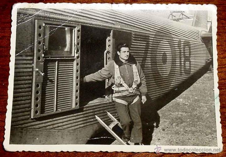 Military Antiques: ANTIGUA FOTOGRAFIA DE PILOTO O TRIPULANTE DE AVION MILITAR ESPA&Ntilde;OL - ESCRITA EN 1958 - MIDE 11,5 X 8