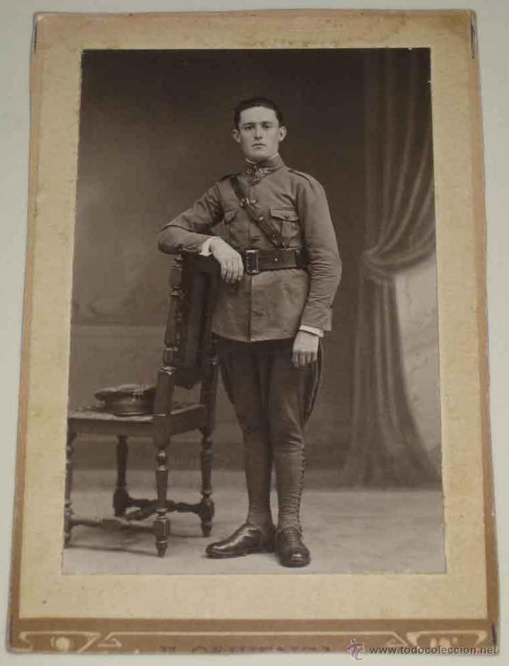 Militaria: ANTIGUA FOTOGRAFIA DE MILITAR DE INFANTERIA DEL REGIMIENTO NUM.16 - MIDE 14,8 X 10,4 CMS. INCLUIDO E