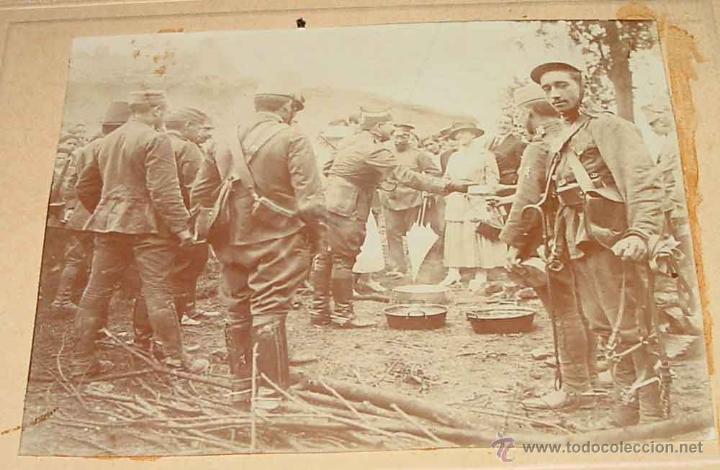 Military Antiques: ANTIGUA FOTOGRAFIA ALBUMINA DE GENERAL ESPA&Ntilde;OL PROBANDO EL RANCHO DE LA TROPA - MIDE 18 X 15 CMS CON