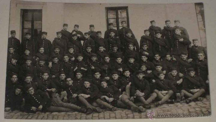Militaria: ANTIGUA FOTO POSTAL DE MILITARES ESPA&Ntilde;OLES - NO CIRCULADA.
