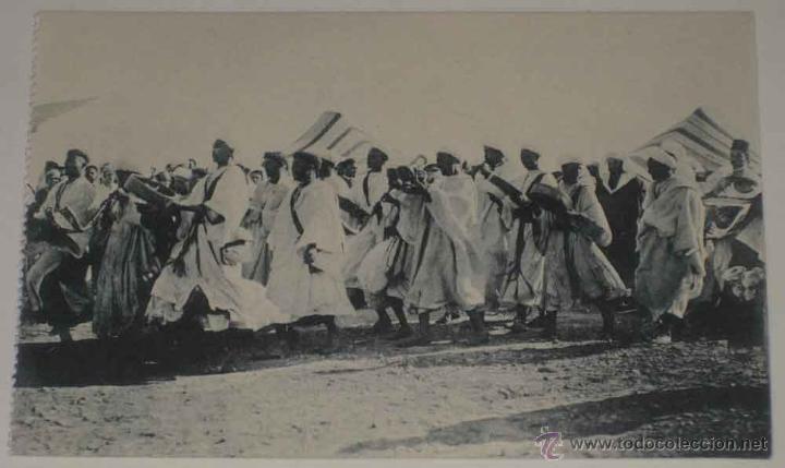 Militaria: ANTIGUA POSTAL DEL VIAJE DE S.S. M.M. A MARRUECOS - DANZA MORA ANTE LOS REYES - ED. HAUSER Y MENET -