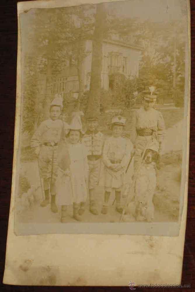 Military Antiques: ANTIGUA FOTOGRAFIA ALBUMINA DE NI&Ntilde;OS CON UNIFORMES DE SU ABUELO CORONEL - 1900 APROX - NO CIRCULADA