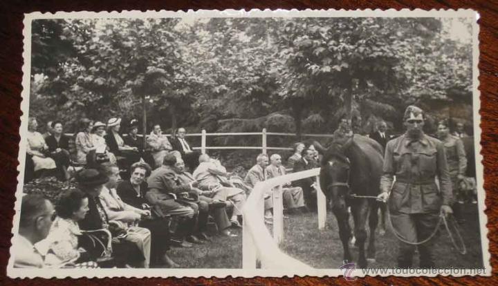 Military Antiques: FOTOGRAFIA DE ALTOS CARGOS EN FERIA DE HIPICA - ESCRITA POR EL REVERSO - TAMA&Ntilde;O POSTAL.