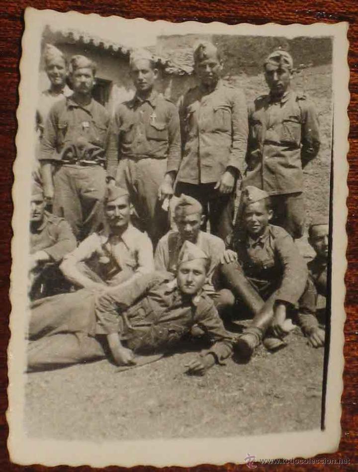 Military Antiques: ANTIGUA FOTOGRAFIA DE MILITARES ESPA&Ntilde;OLES - MIDE 6 X 4,2 CMS.