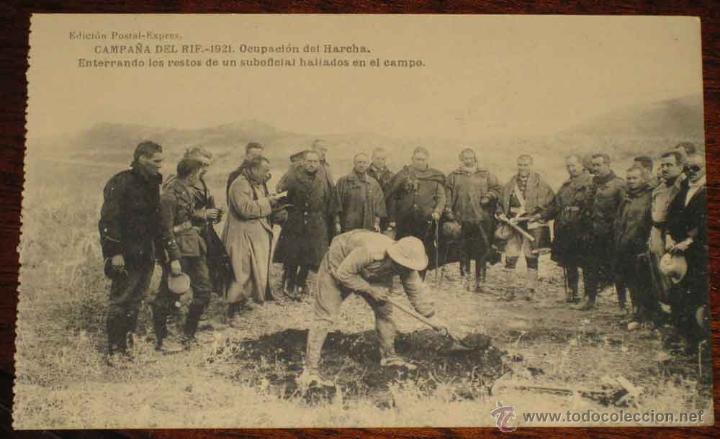 Military Antiques: ANTIGUA POSTAL DE LA CAMPA&Ntilde;A DEL RIF 1921 . OCUPACION DEL HARCHA, ENTERRANDO LOS RESTOS DE UN SUBOFI