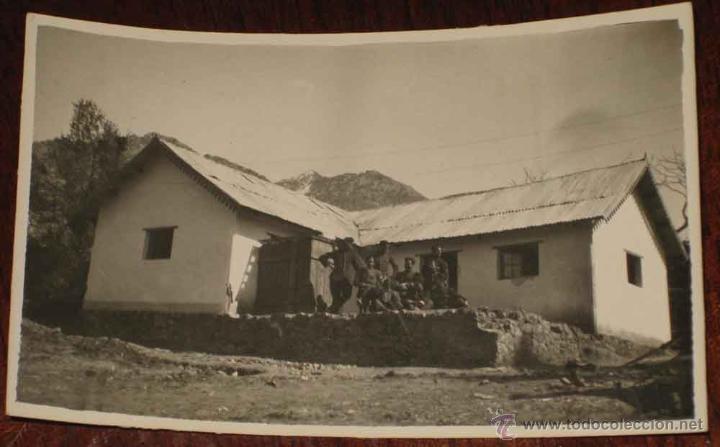 Militaria: ANTIGUA FOTOGRAFIA DE TROPAS ESPA&Ntilde;OLAS EN LA POSICION DE AFRAN - CASA DE LA ESTACION DE RADIO - GUER