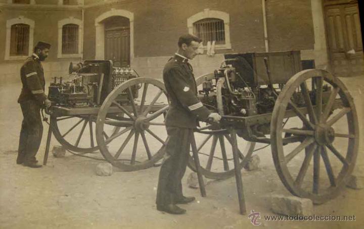 Militaria: ANTIGUA FOTOGRAFIA DE SOLDADOS ESPA&Ntilde;OLES EN LA ACADEMIA - PRACTICAS CON GENERADORES PARA RADIO - MID