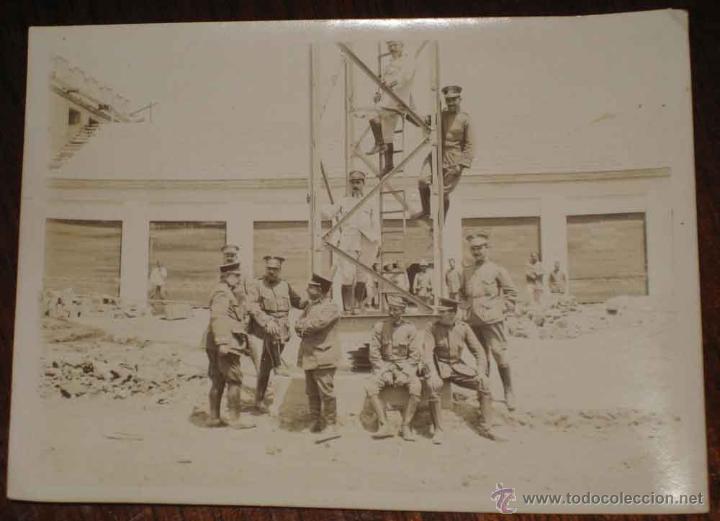 Military Antiques: ANTIGUA FOTOGRAFIA ALBUMINA DE OFICIALES ESPA&Ntilde;OLES DELCUERPO DE INGENIEROS, JUNTO A UNA ANTENA DE RA