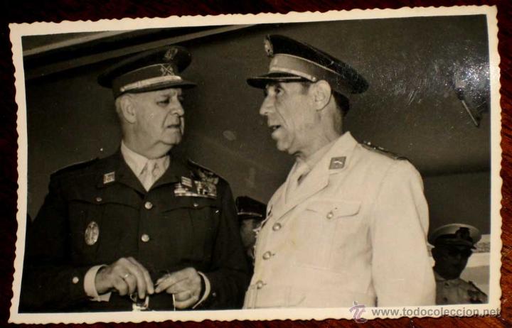 Militaria: FOTOGRAFIA ORIGINAL DE LA GUERRA DE IFNI -   Reuni&oacute;n de General con Oficiales - REGULARES, LEGION -