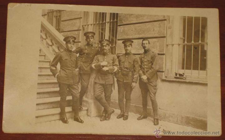 Military Antiques: ANTIGUA FOTO POSTAL DE OFICIALES ESPA&Ntilde;OLES - LA POSTAL FUE ROTA Y PEGADA, A QUEDADO BASTANTE BIEN -