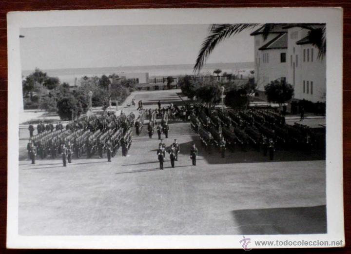 Military Antiques: ANTIGUA FOTO DE ACTO MILITAR - MIDE 10,5 X 7,5 CMS.