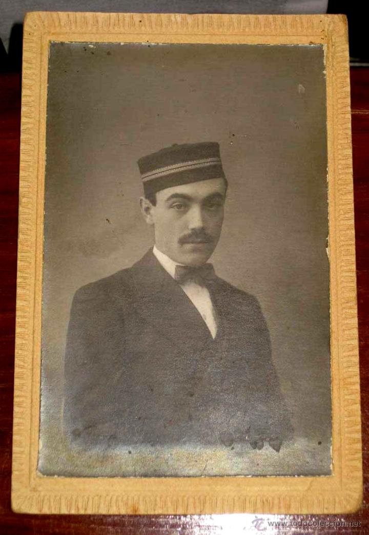 Military Antiques: ANTIGUA FOTOGRAFIA DE OFICIAL DE CORREOS, ENCARGADO POSTAL - TIPICA GORRA DE JEFE DE OFICINA DE CORR
