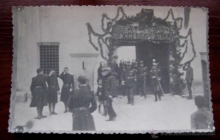 Military Antiques: ANTIGUA FOTO POSTAL DE ACTO MILITAR DE FIESTAS DE LA PATRONA - NO CIRCULADA.