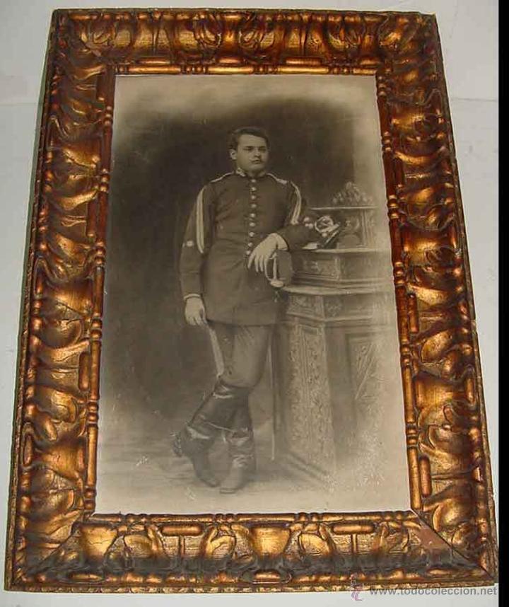 Militaria: ANTIGUA FOTOGRAFIA ENMARCADA DE MILITAR ESPA&Ntilde;OL, COMANDANTE - MIDE TODO EL CONJUNTO 74 X 50 CMS - SI