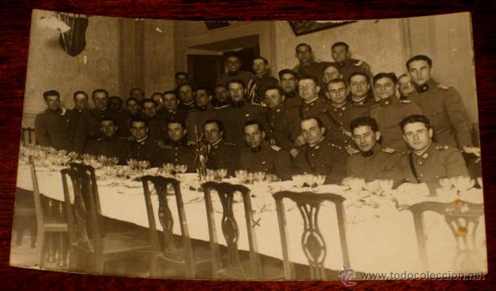 Militaria: ANTIGUA FOTOGRAFIA DE COMIDA EN HONOS DE LOS OFICIALES ARGENTINOS EN LA ESCUELA MILITAR DE ASUNCION