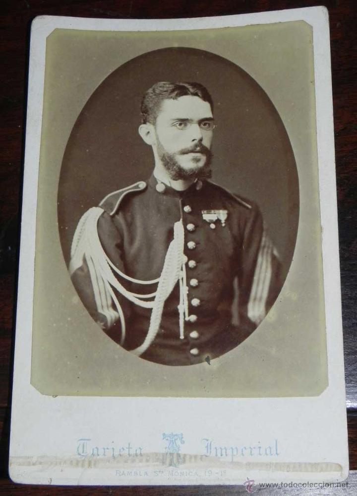Militaria: ANTIGUA FOTOGRAFIA ALBUMINA DE OFICIAL CONDECORADO DEL EJERCITO ESPA&Ntilde;OL - MIDE 16 X 10,5 CMS - FOTO