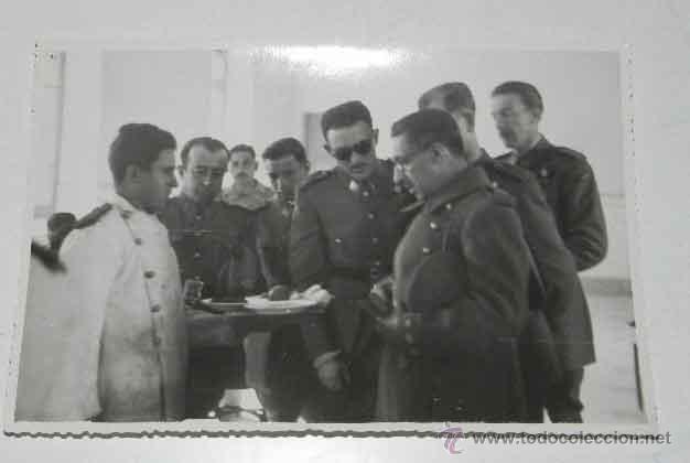 Military Antiques: ANTIGUA FOTOGRAFIA DE MILITARES DE LA ACADEMIA DE INFANTERIA DE TOLEDO EN 1945 - FOTO RODRIGUEZ - MI
