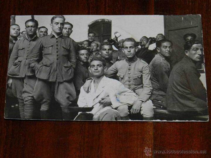 Military Antiques: ANTIGUA FOTOGRAFIA DEL BANQUETE A CABOS Y SOLDADOS DE LA SECCION DE ALCAZAR, EL DIA DE SU PATRONA DE
