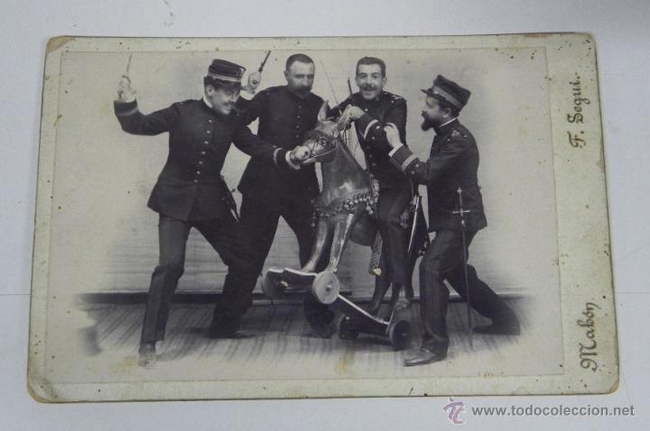 Militaria: Antigua fotografia albumina de oficiales espa&ntilde;oles de Alfonso XII, en Mahon, foto F. Segui, mide 16,