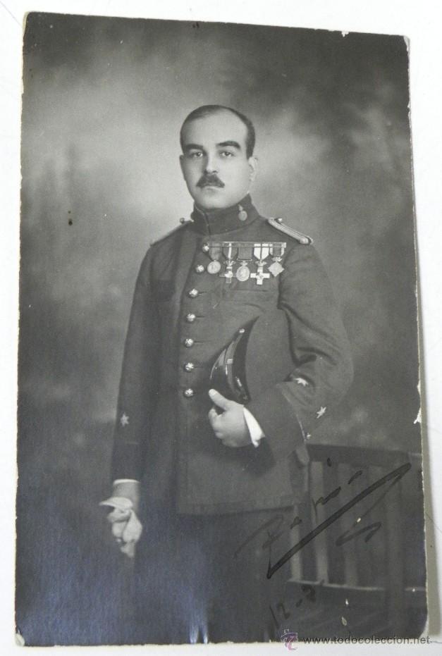 Militaria: Antigua fotografia teniente condecorado de artilleria del ejercito espa&ntilde;ol, epoca Alfonso XIII, tama