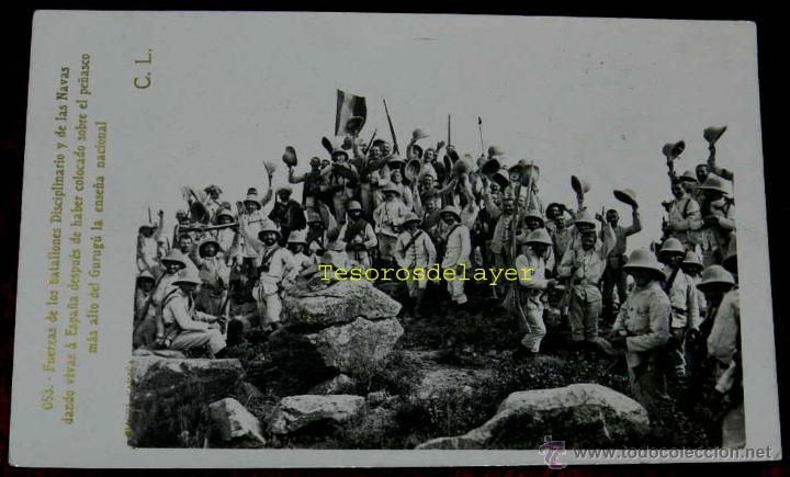Military Antiques: antigua foto postal de fuerzas de batallones en lo mas alto del gurugu poniendo la bandera, guerra d