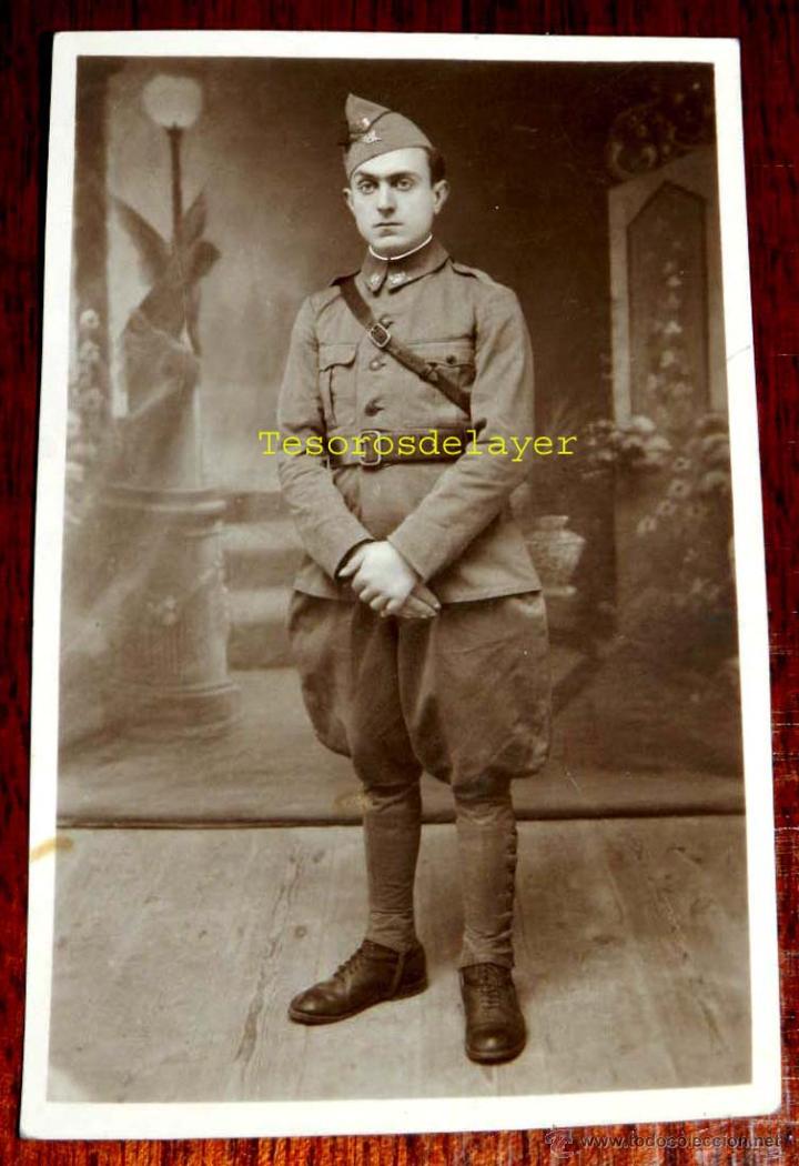 Military Antiques: antigua fotografia de militar espa&ntilde;ol, tama&ntilde;o postal, no circulada, escrita por el reverso.