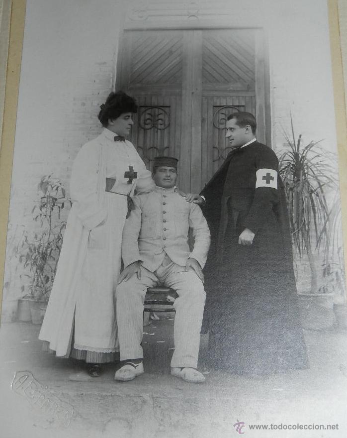 Military Antiques: ANTIGUA FOTOGRAFIA GUERRA DEL RIF, ENFERMERA DE LA CRUZ ROJA, HERIDO Y SACERDOTE EN EL HOSPITAL DE