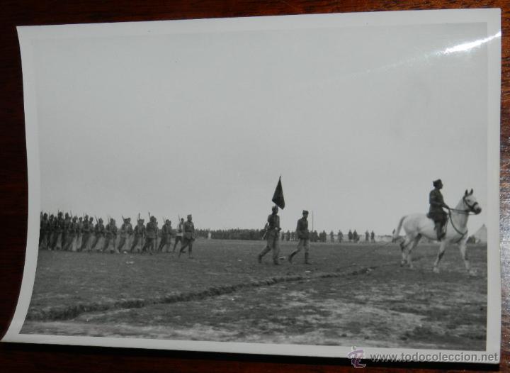 Militaria: FOTOGRAFIA DE MANIOBRAS PREPARATORIAS EN 1940 DE LA QUE SERIA LA DIVISION AZUL,  EN PRESENCIA DE FOT