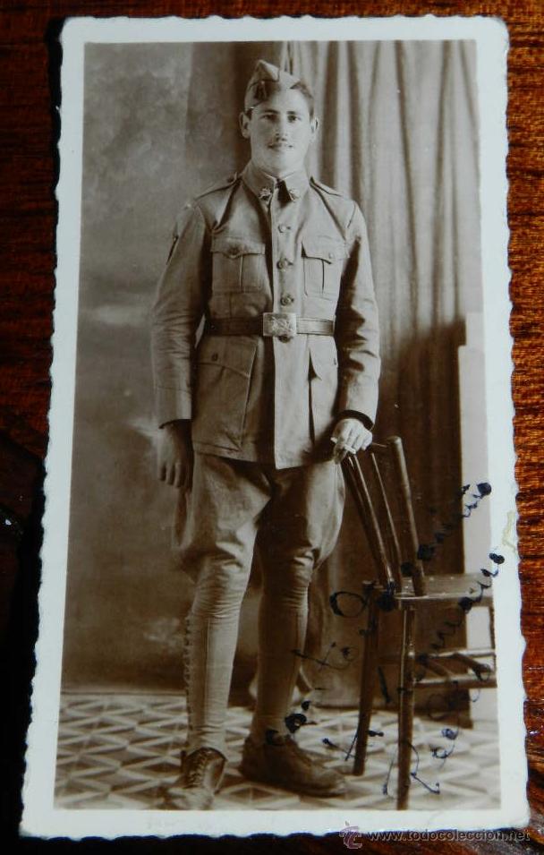 Military Antiques: ANTIGUA FOTOGRAFIA DE MILITAR DE INFANTERIA, 1943, ESCRITA POR DETRAS, MIDE 8,5 X 4,8 CMS.