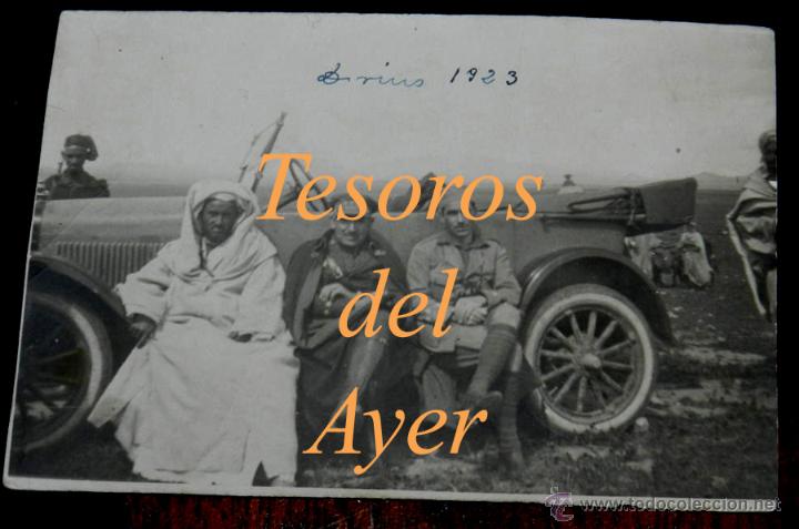 Military Antiques: ANTIGUA FOTOGRAFIA POSTAL DE LA GUERRA DEL RIFF, 1923, EN DAR DRIUS 2 OFICIALES DE REGULARES, JUNTO