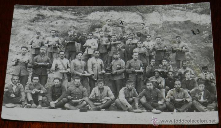Military Antiques: ANTIGUA FOTO POSTAL DE SOLDADOS DE ARTILLERIA DURANTE EL RANCHO, NO CIRCULADA, ESCRITA POR EL REVERS