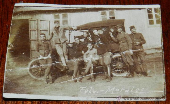 Military Antiques: ANTIGUA FOTOGRAFIA ALBUMINA DE GRUPO DE MILITARES CON AUTOMOVIL, COCHE, FOTO MORALES, MIDE 6,5 X 4,5