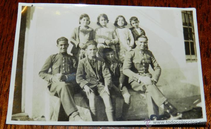 Military Antiques: ANTIGUA FOTOGRAFIA DE MILITARES CON SUS HIJOS, MIDE 8,5 X 6 CMS.