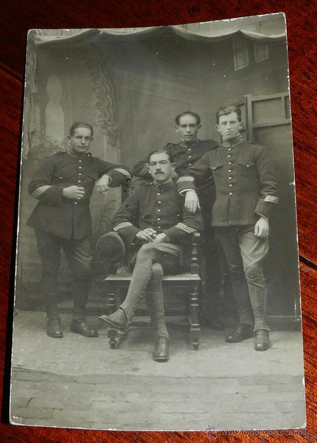 Military Antiques: ANTIGUA FOTOGRAFIA DE SUBOFICIALES DE INFANTERIA, TAMA&Ntilde;O POSTAL, ESCRITA POR EL REVERSO.