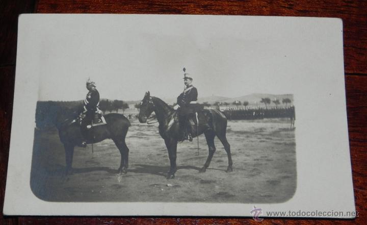 Militaria: ANTIGUA FOTOGRAFIA DE OFICIALES DE CABALLERIA AL FRENTE DE FORMACION,  EPOCA DE ALFONSO XIII, TAMA&Ntilde;O