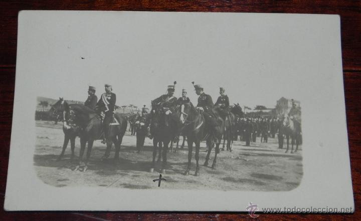 Military Antiques: ANTIGUA FOTOGRAFIA DE OFICIALES DE CABALLERIA AL FRENTE DE FORMACION,  EPOCA DE ALFONSO XIII, TAMA&Ntilde;O