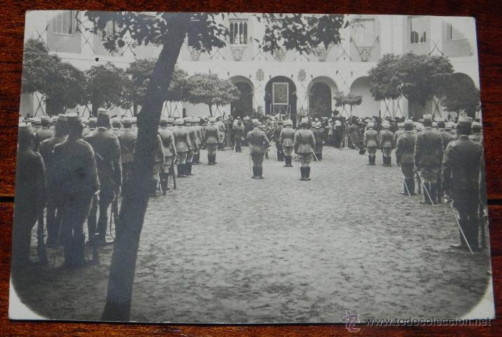 Military Antiques: ANTGUA FOTOGRAFIA DE TROPAS EN UN ACTO MILITAR, MIDE 10,3 X 7,4 CMS.