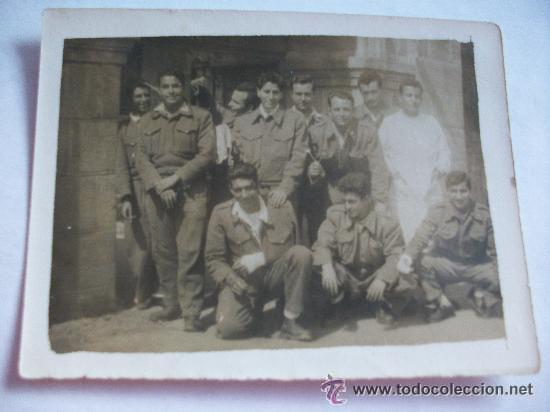 Militaria: AVIACION : FOTO DE MILITARES DE AVIACION , UNO HERIDO, EN HOSPITAL (?)