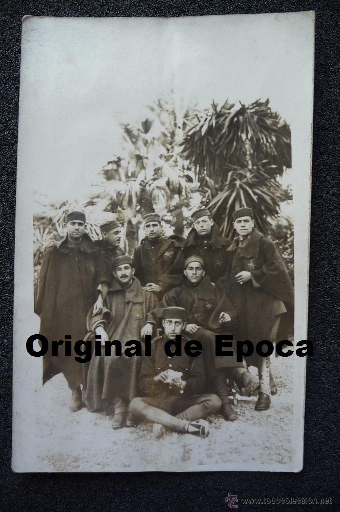 Militaria: (JX-1192)FOTOGRAFIA DE UN GRUPO DE SOLDADOS DEL REG.N&ordm;11 DE INFANTERIA CON CAPOTE MANTA