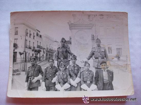 Militaria: MILITAR : SOLDADOS GASTADORES DE GALA DE LA CRUZ ROJA MILITARIZADA. A&Ntilde;OS 40. 7 X 10 CM ...