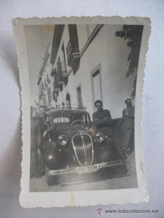 Militaria: AVIACION : DOS SOLDADOS DE AVIACION CON COCHE DE UN GENERAL (?) , MATRICULA EA 2276